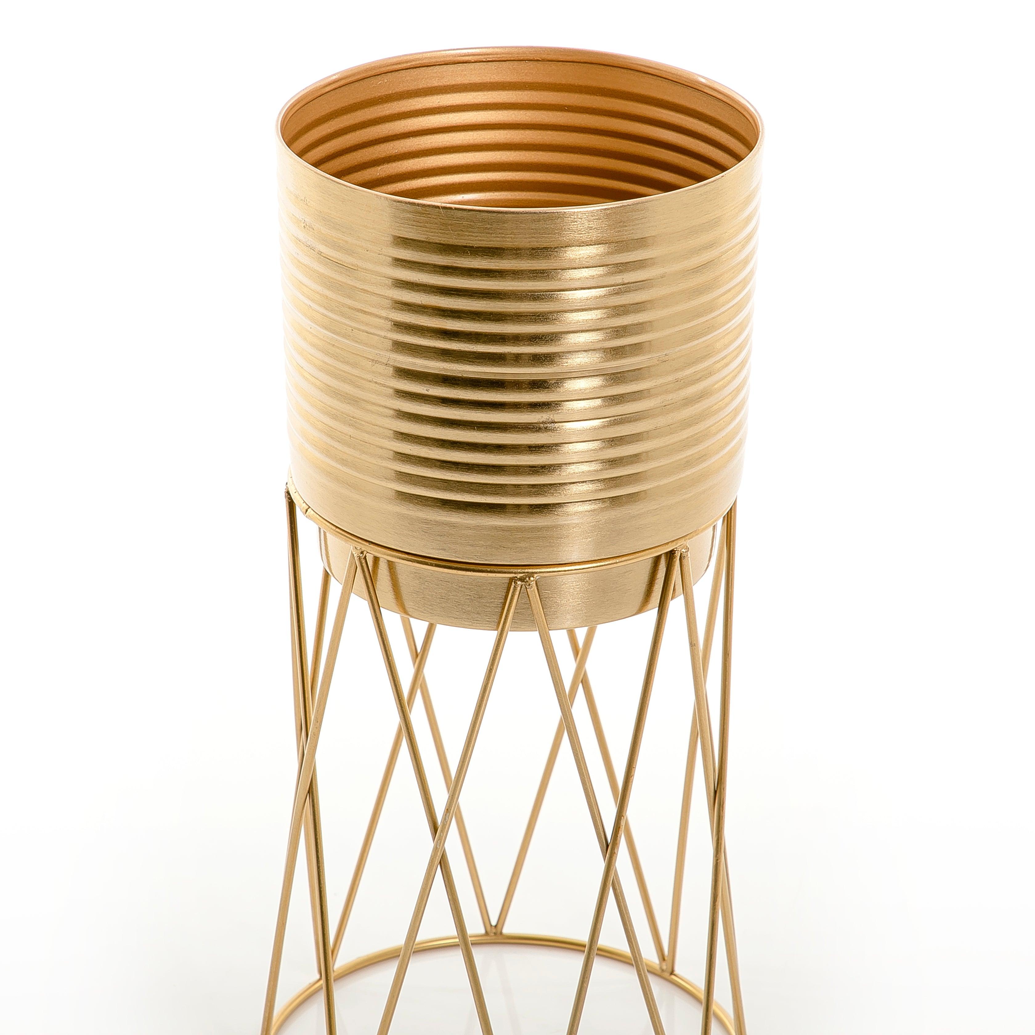 Metal planter with stand